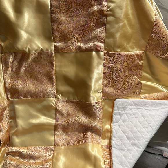 Satin Baby patchwork Quilt with matching pillow and floral picture frame - Picture 2 of 6